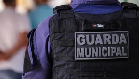 Left or right guarda municipal