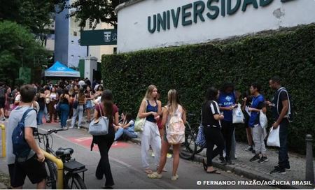 Left or right 491470463 18500391319026308 6550641296960105592 n